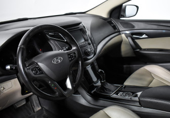 Подержанный автомобиль Hyundai i40 Sedan 2015 года (9 фото)