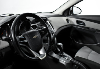 Подержанный автомобиль Chevrolet Cruze Sedan 2012 года (9 фото)