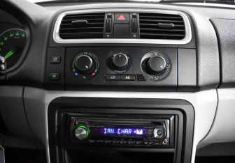 Подержанный автомобиль Skoda Fabia Hatchback 2009 года (14 фото)