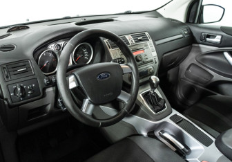 Подержанный автомобиль Ford Kuga 2011 года (11 фото)