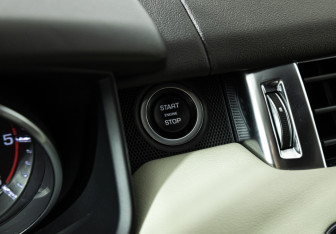 Подержанный автомобиль Land Rover Range Rover Sport 2014 года (15 фото)