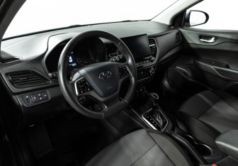Подержанный автомобиль Hyundai Solaris Sedan 2021 года (11 фото)