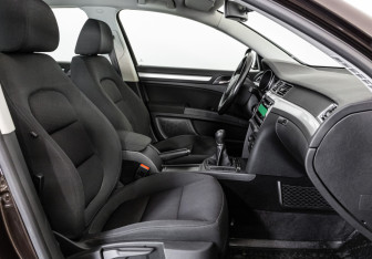 Подержанный автомобиль Skoda Superb Liftback 2014 года (17 фото)