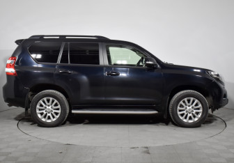 Подержанный автомобиль Toyota Land Cruiser Prado 2017 года (4 фото)