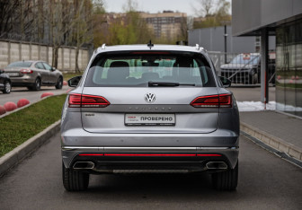Подержанный автомобиль Volkswagen Touareg 2018 года (7 фото)