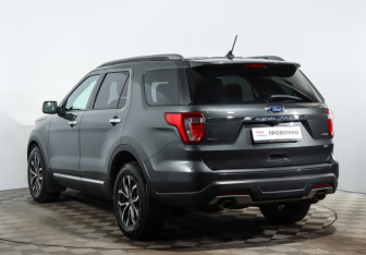 Подержанный автомобиль Ford Explorer 2018 года (4 фото)