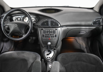 Подержанный автомобиль Citroen C5 Liftback 2006 года (13 фото)