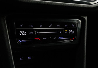 Подержанный автомобиль Volkswagen Tiguan 2021 года (19 фото)