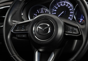 Подержанный автомобиль Mazda CX-9 2017 года (11 фото)
