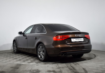 Подержанный автомобиль Audi A4 Sedan 2013 года (7 фото)