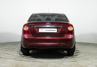 Подержанный автомобиль Ford Focus Sedan 2008 года (6 фото)