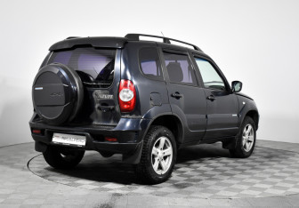 Подержанный автомобиль Chevrolet Niva 2013 года (5 фото)