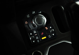 Подержанный автомобиль Land Rover Discovery 2012 года (15 фото)