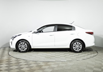 Подержанный автомобиль Kia Rio Sedan 2020 года (8 фото)
