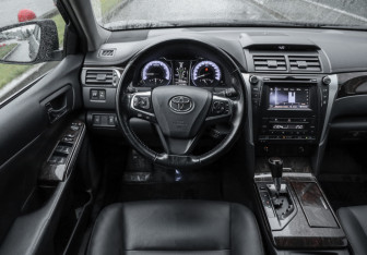 Подержанный автомобиль Toyota Camry Sedan 2015 года (15 фото)