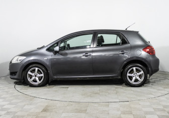 Подержанный автомобиль Toyota Auris Hatchback 2008 года (8 фото)