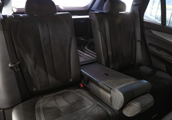 Подержанный автомобиль BMW X5 2017 года (33 фото)