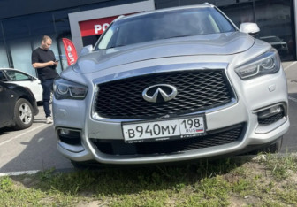 Подержанный автомобиль Infiniti QX60 2018 года (6 фото)