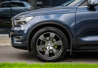 Подержанный автомобиль Volvo XC40 2021 года (10 фото)