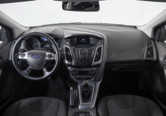 Подержанный автомобиль Ford Focus Hatchback 2013 года (10 фото)