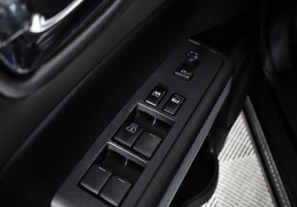 Подержанный автомобиль Nissan X-Trail 2008 года (10 фото)