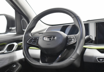 Подержанный автомобиль Geely Coolray 2023 года (14 фото)