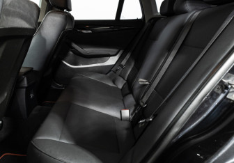 Подержанный автомобиль BMW X1 2013 года (10 фото)