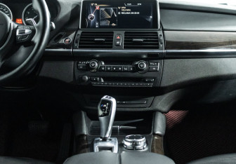 Подержанный автомобиль BMW X6 2013 года (14 фото)