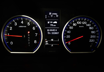 Подержанный автомобиль Honda CR-V 2012 года (16 фото)