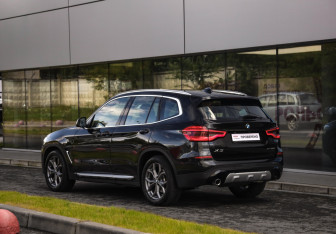 Подержанный автомобиль BMW X3 2021 года (8 фото)