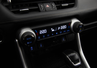 Подержанный автомобиль Toyota RAV4 2019 года (16 фото)
