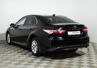 Подержанный автомобиль Toyota Camry Sedan 2019 года (7 фото)