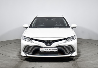 Подержанный автомобиль Toyota Camry Sedan 2019 года (2 фото)
