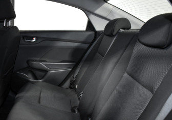 Подержанный автомобиль Hyundai Solaris Sedan 2021 года (12 фото)