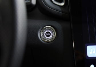 Подержанный автомобиль Hongqi HS3 2024 года (20 фото)