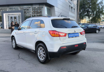 Подержанный автомобиль Mitsubishi ASX 2012 года (6 фото)