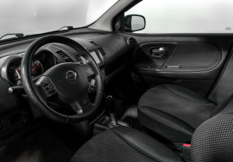 Подержанный автомобиль Nissan Note 2007 года (9 фото)