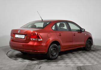 Подержанный автомобиль Volkswagen Polo Sedan 2012 года (5 фото)