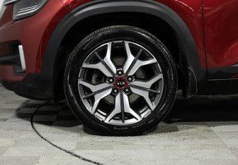 Подержанный автомобиль Kia Seltos 2021 года (9 фото)