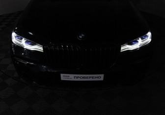 Подержанный автомобиль BMW X7 2021 года (39 фото)