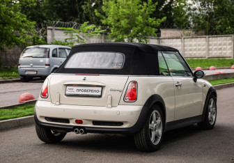 Подержанный автомобиль MINI Cabrio 2006 года (6 фото)