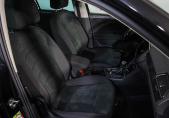 Подержанный автомобиль Volkswagen Tiguan 2019 года (25 фото)