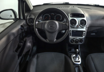 Подержанный автомобиль Opel Corsa 2013 года (10 фото)