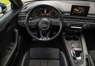 Подержанный автомобиль Audi A4 Sedan 2018 года (12 фото)