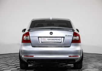 Подержанный автомобиль Skoda Octavia Liftback 2009 года (6 фото)