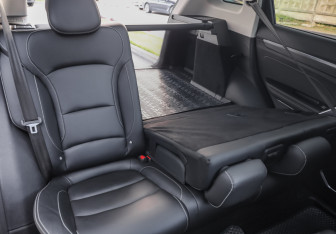 Подержанный автомобиль Geely Atlas Pro 2022 года (27 фото)