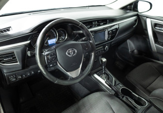 Подержанный автомобиль Toyota Corolla Sedan 2014 года (11 фото)
