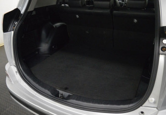 Подержанный автомобиль Toyota RAV4 2017 года (16 фото)