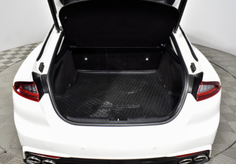 Подержанный автомобиль Kia Stinger 2018 года (21 фото)