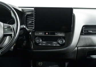 Подержанный автомобиль Mitsubishi Outlander 2019 года (14 фото)